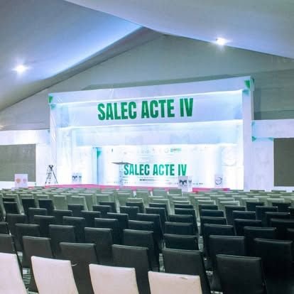 Salle de conférence avec scène pour SALEC Acte IV